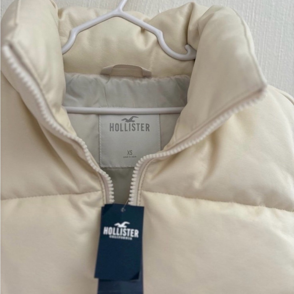 New XS Hollister Puffer Vest - Picture 5 of 5